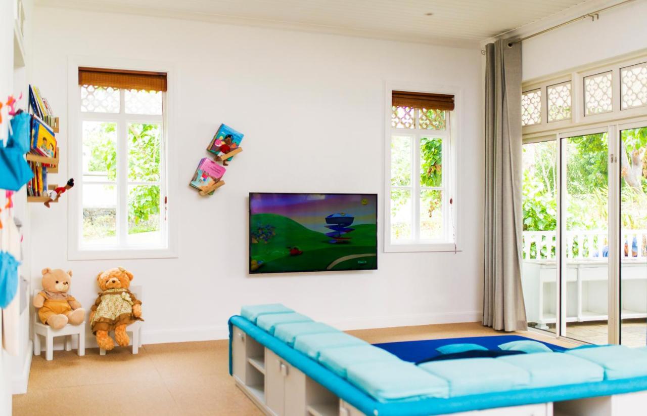 传承太妃高尔夫及健康度假村 贝尔欧布莱 外观 照片 A child's bedroom with a television