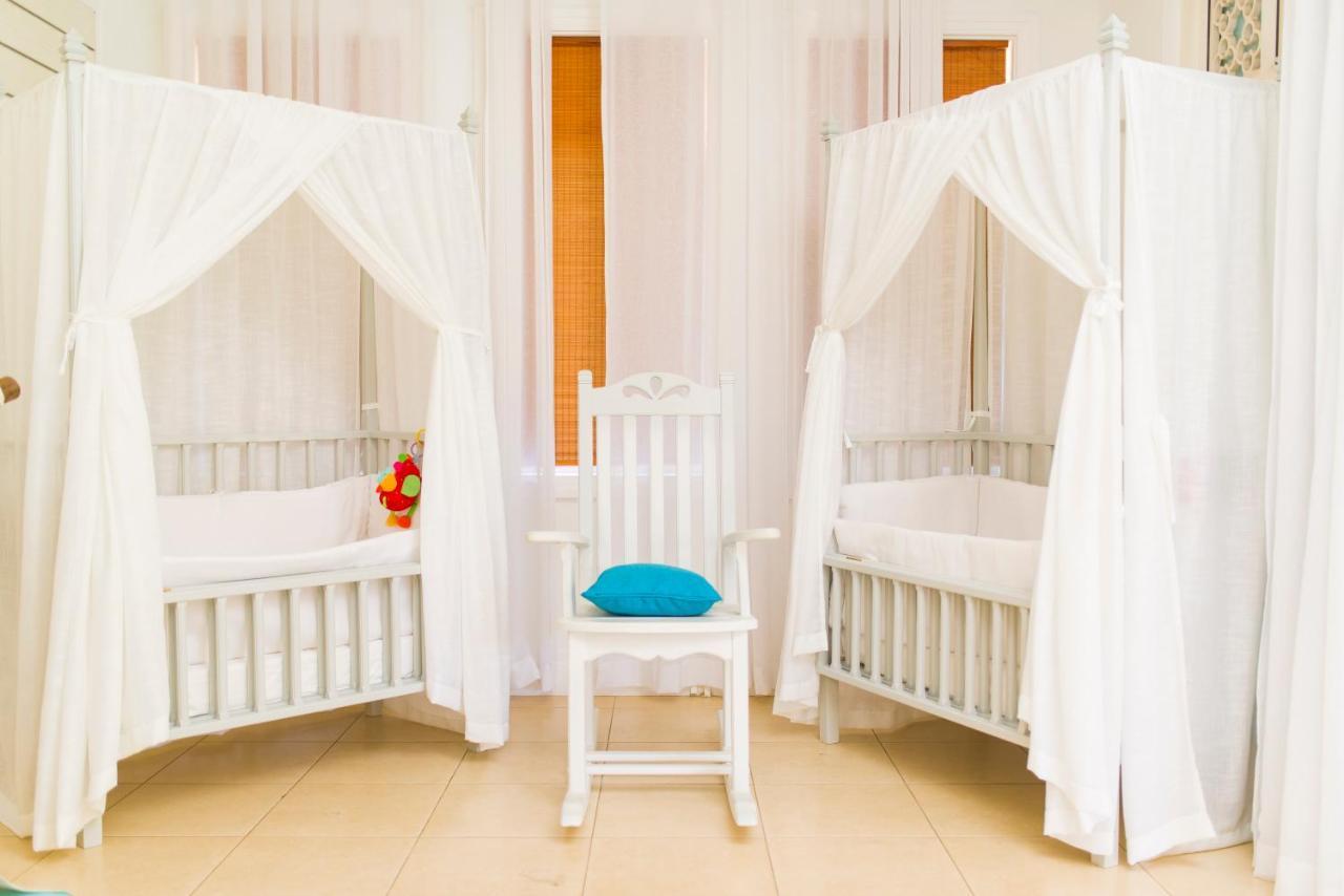 传承太妃高尔夫及健康度假村 贝尔欧布莱 外观 照片 Two cots with mosquito nets