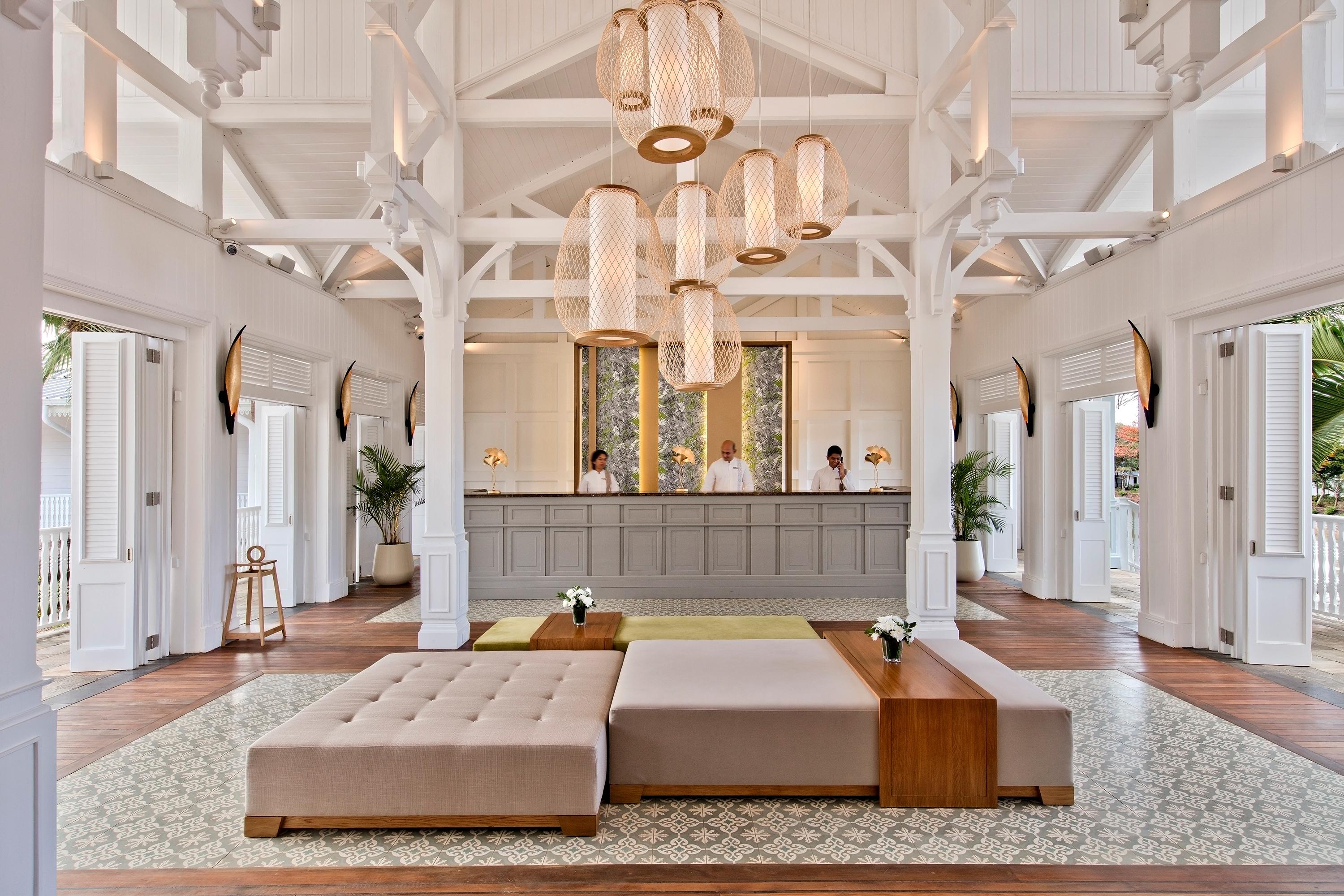 传承太妃高尔夫及健康度假村 贝尔欧布莱 外观 照片 The lobby of the hotel