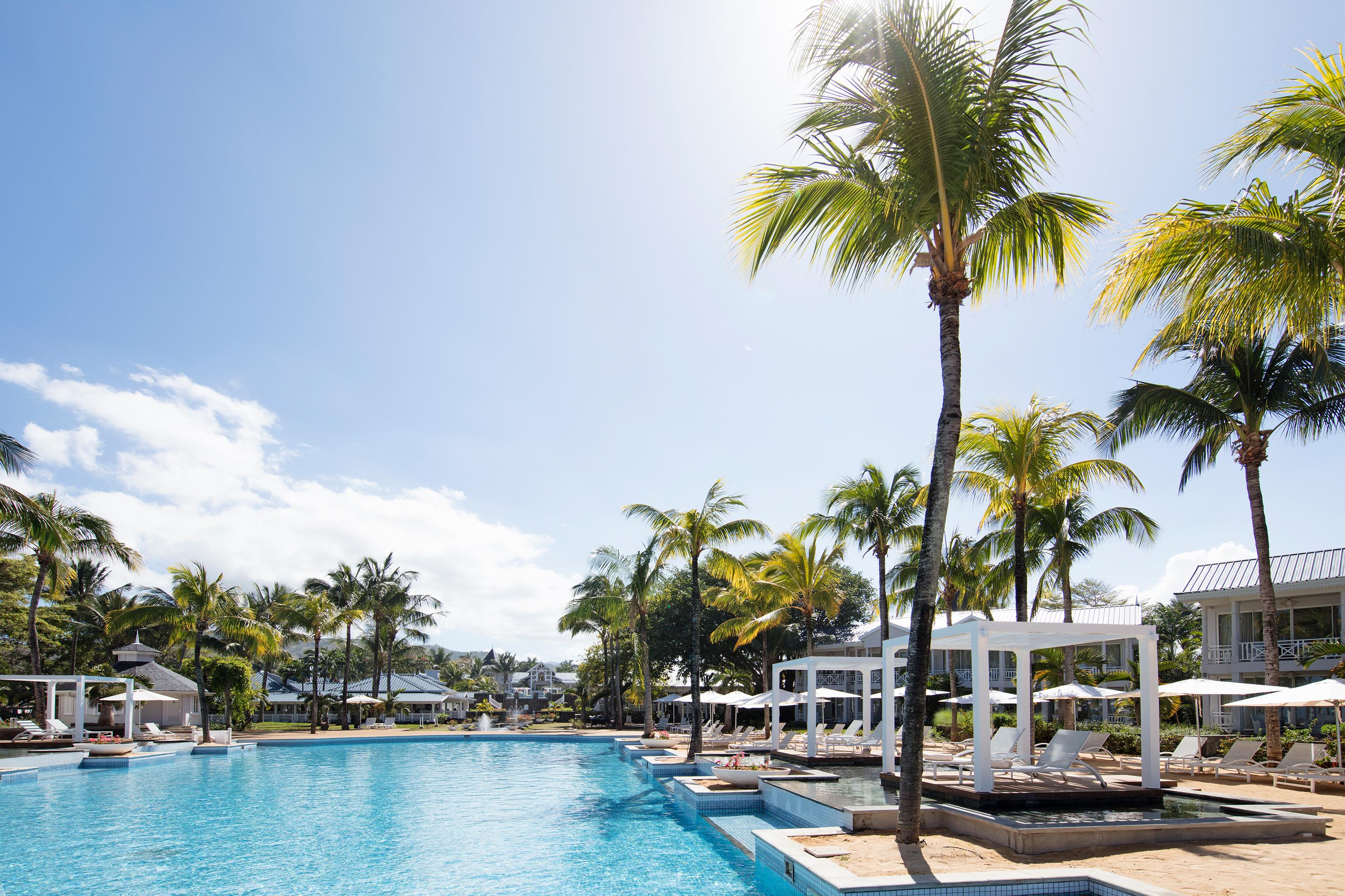 传承太妃高尔夫及健康度假村 贝尔欧布莱 外观 照片 The pool at the Sheraton Resort Fiji