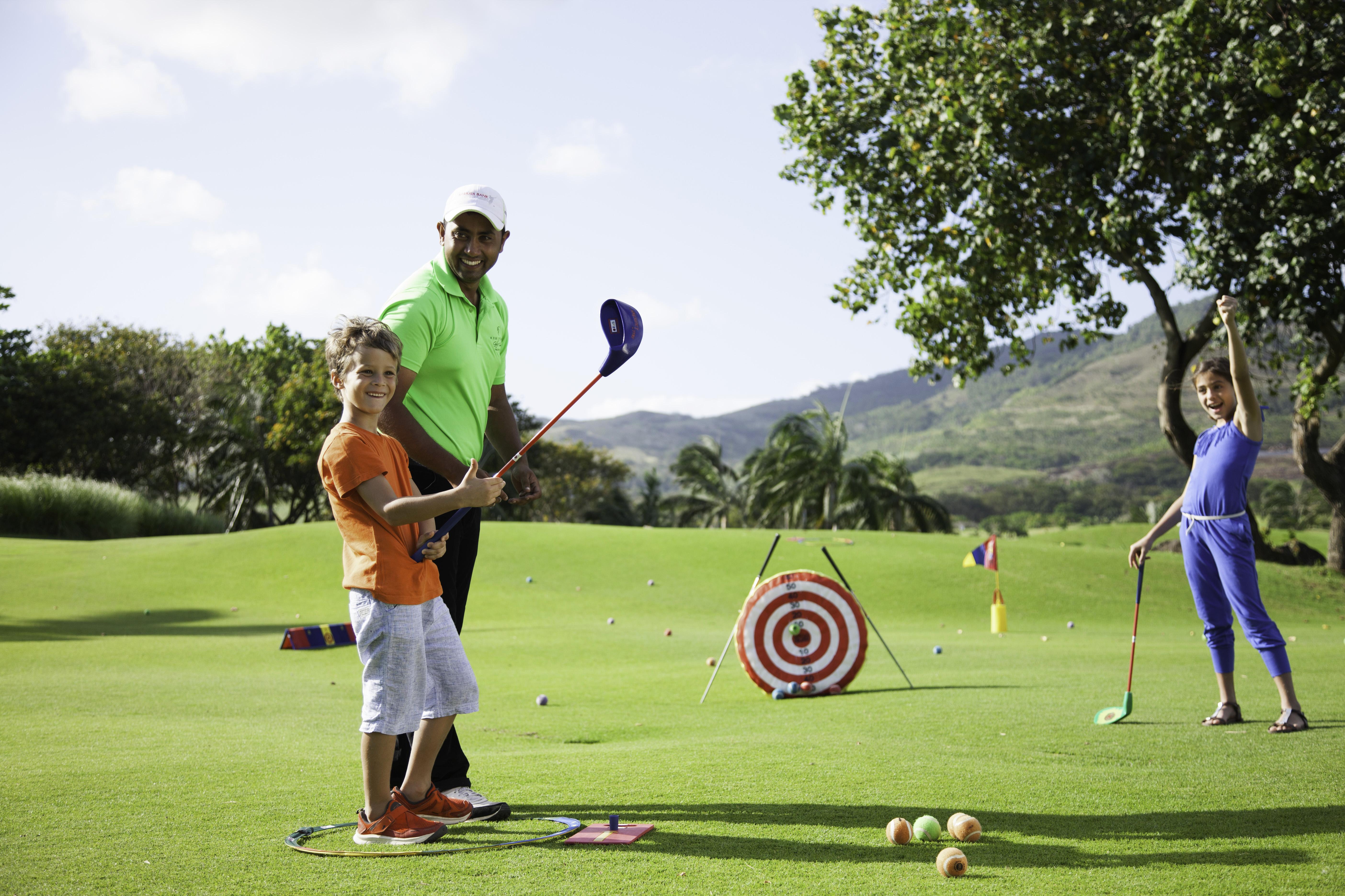 传承太妃高尔夫及健康度假村 贝尔欧布莱 外观 照片 Tiger Woods with his children