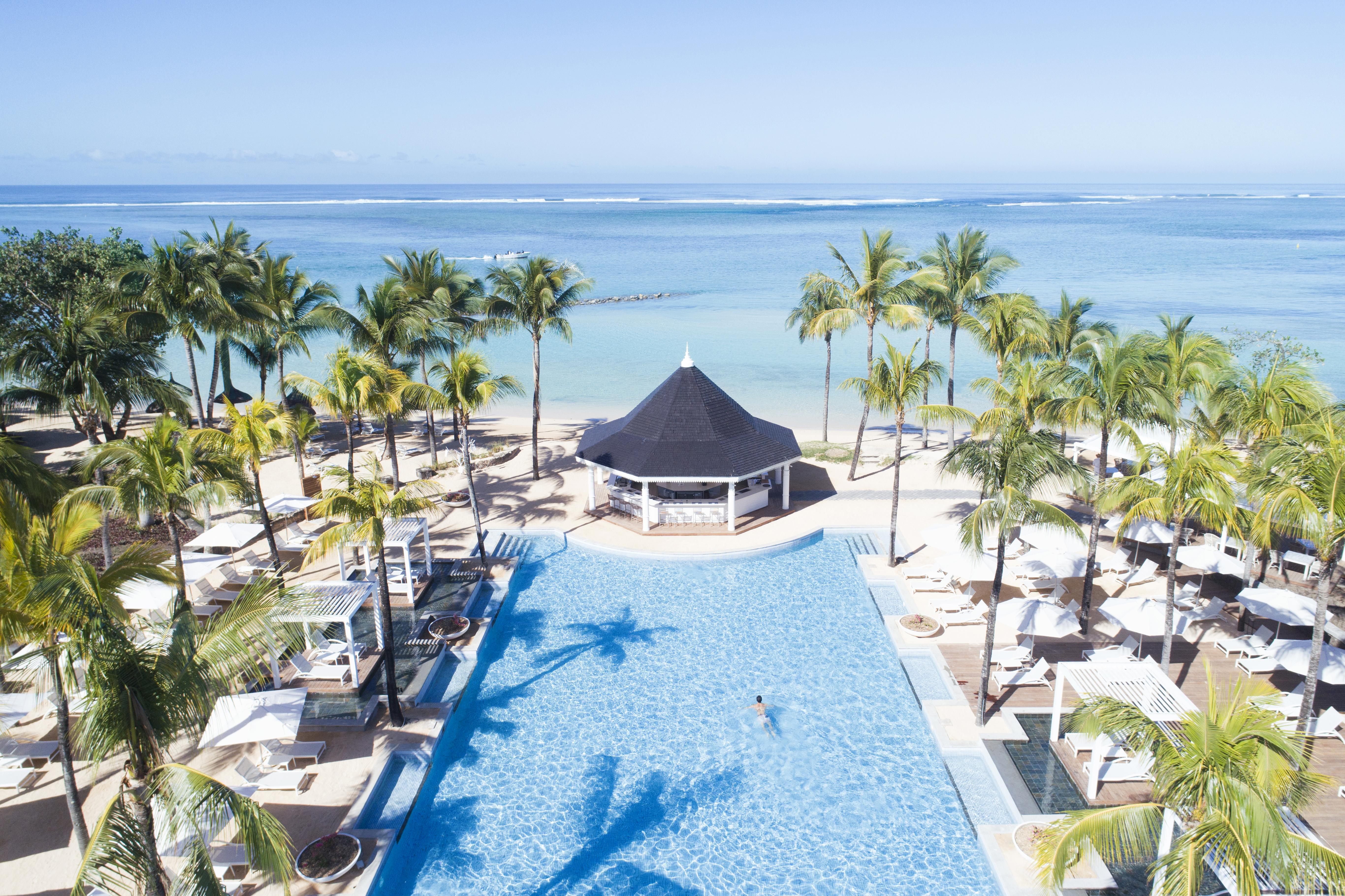 传承太妃高尔夫及健康度假村 贝尔欧布莱 外观 照片 The swimming pool at the resort